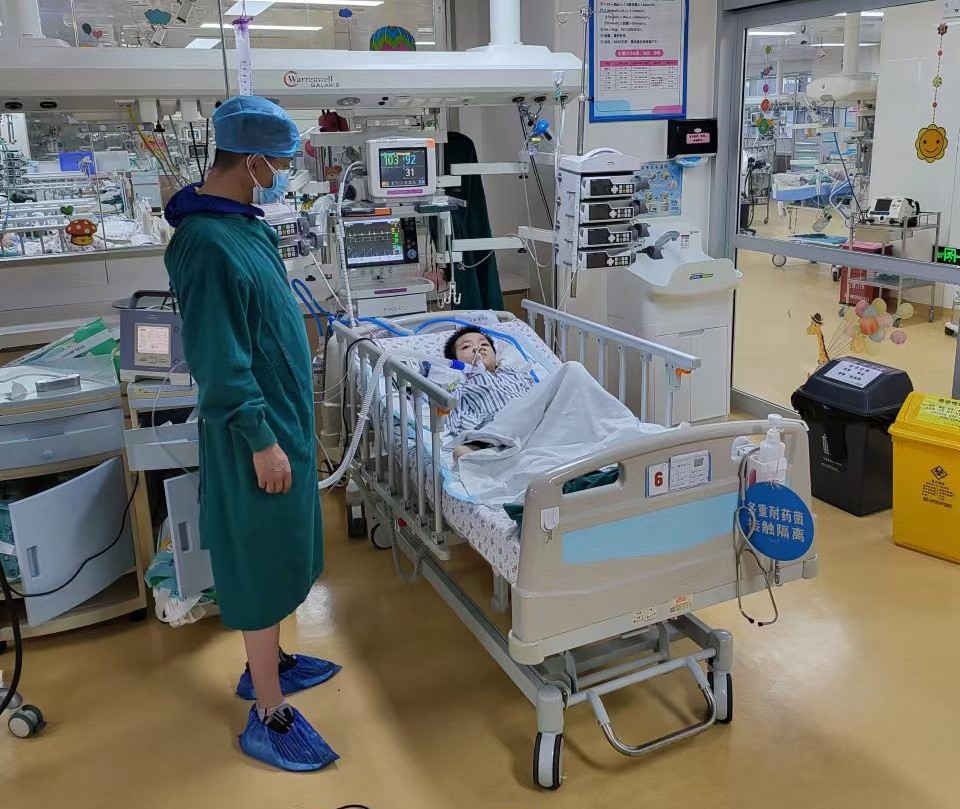 成都跨省救护车出租公司